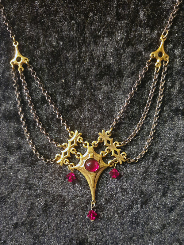 Collier-Medieval-Rouge